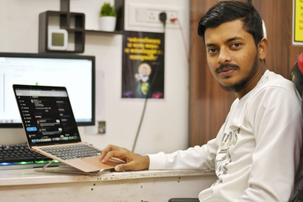 Meet Prosenjit Paul, the youngest digital entrepreneur in Kolkata, who is making a mark in the digital world with his company Grow2Web. At the age of just 22, Prosenjit is a well-known name in the digital marketing industry, providing 360° digital marketing solutions to his clients.