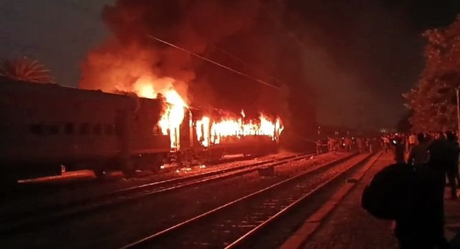 Chaos Erupts as Delhi-Bihar Train Coaches Catch Fire; 8 Injured Amidst Chhath Festival Rush
