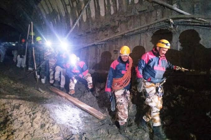Daring Rescue Operation Underway in Uttarakhand Tunnel Collapse: 40 Workers Trapped for Over 48 Hours