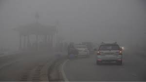 "Kashmir Braces Amid Dropping Temperatures and Dense Morning Fog"