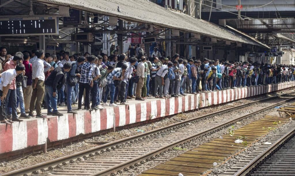 Technical Glitch Disrupts Mumbai's Western Railway Services