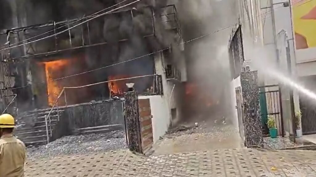 Massive Fire Erupts at Eye Hospital in Delhi's Lajpat Nagar, 12 Fire Engines Dispatched