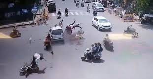 Tragic Accident at Kolhapur Intersection Leaves 3 Dead and 6 Injured