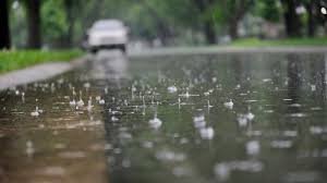 Delhi Sees Relief as Light Rain and Cloudy Skies Bring Down Temperature to 31.7 Degrees