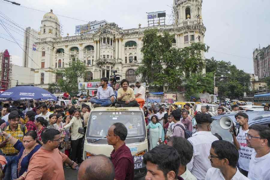 Bengal Healthcare Crisis Deepens as Junior Doctors Continue Indefinite Hunger Strike