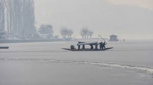 Srinagar Freezes at -4.1°C, Cold Wave Boosts Winter Tourism