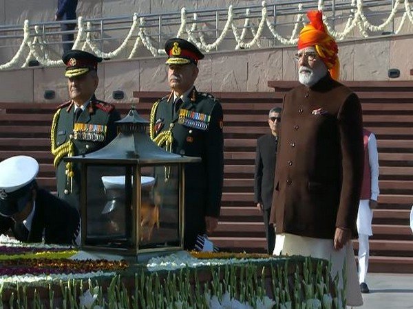 PM Modi Sports Vibrant Multi-Coloured Turban and Brown Coat on Republic Day, Reflecting India's Rich Heritage